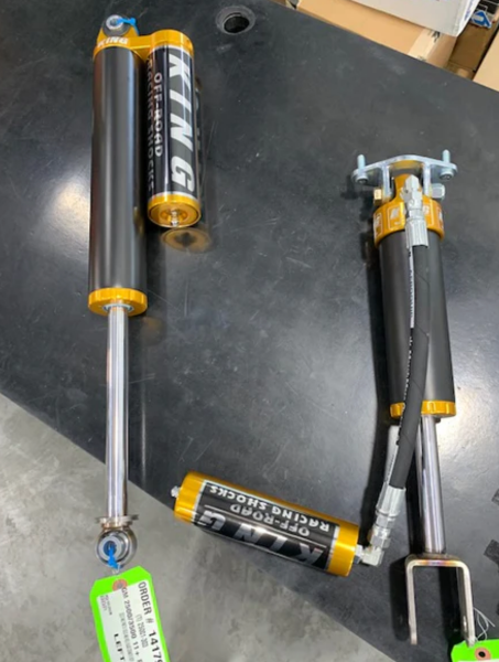 Picture of KING 2011+ GM 2500/3500 HD Custom Shop Shocks BLK/Gold/Gold