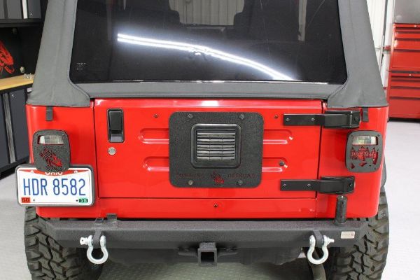 Picture of Jeep TJ Tailgate Plate 97-06 Wrangler TJ Black Textured Powercoat Aluminum BackSide Series Fishbone Offroad